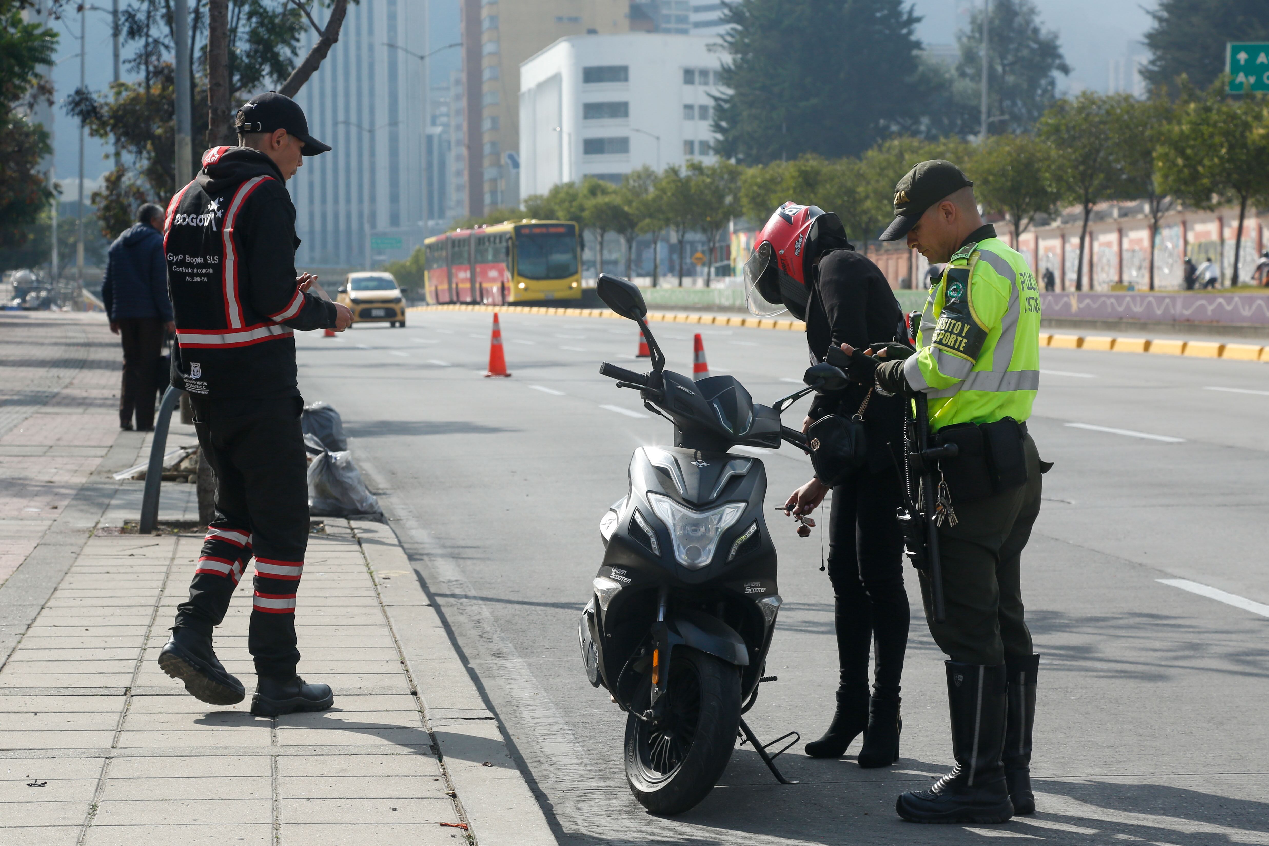 Patinetas, bicicletas, trafico suave