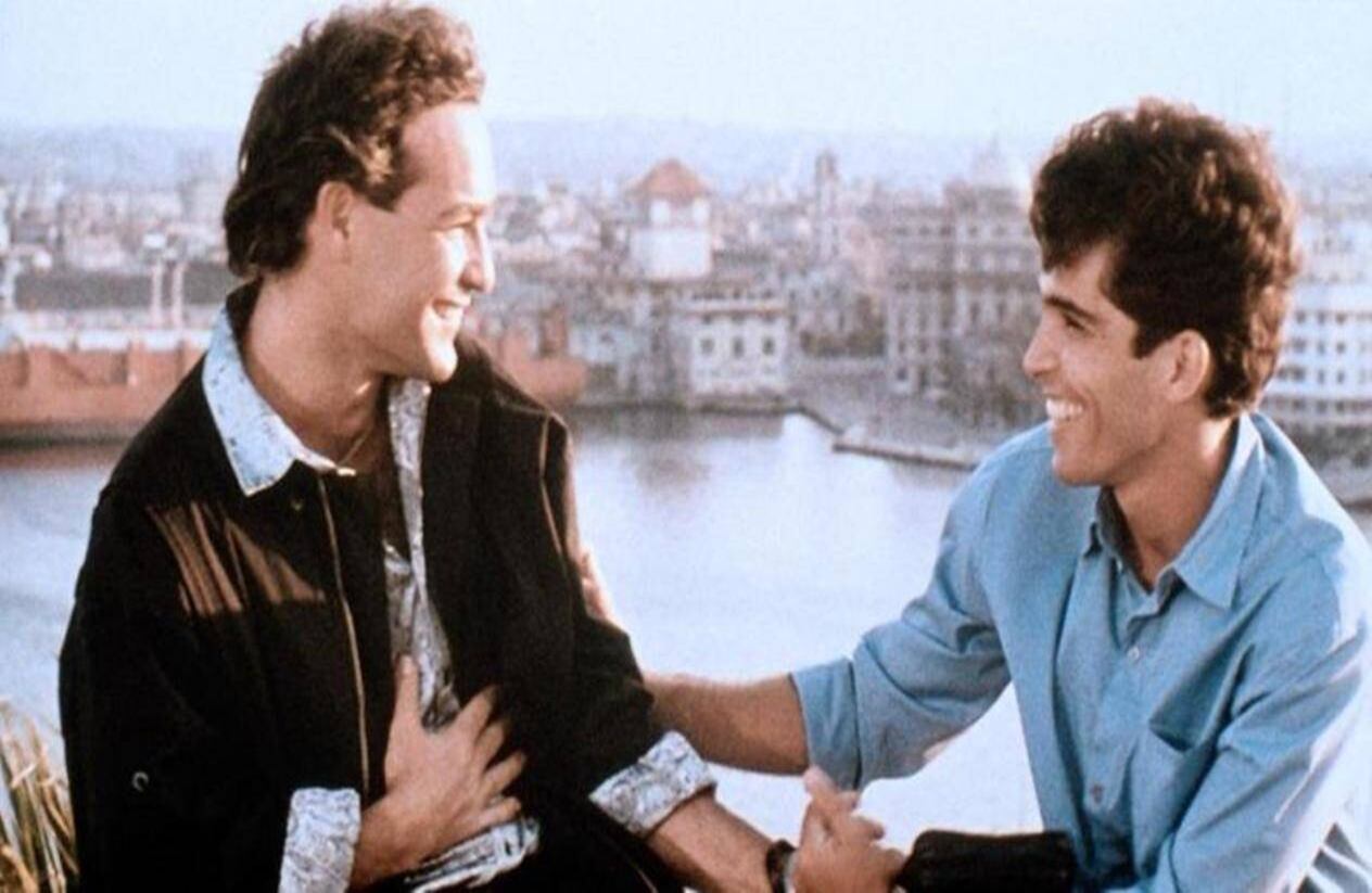 ‘Fresa y chocolate’ (1994) Ambientada en 1979 en La Habana, Cuba, la película narra una extraña amistad: Diego, un homosexual culto y resistente al régimen desarrolla una conexión con David, un joven comunista heterosexual lleno de los prejuicios de la doctrina oficial. 