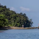 Gorgona es una isla ubicada a 28 km al oeste de la costa del Pacífico colombiano. Junto con Malpelo, son las únicas islas de Colombia en el océano Pacífico. Gorgona tiene una longitud de 9 km por 2,5 km de anchura, con una extensión de unos 26 km² aproximadamente de superficie.