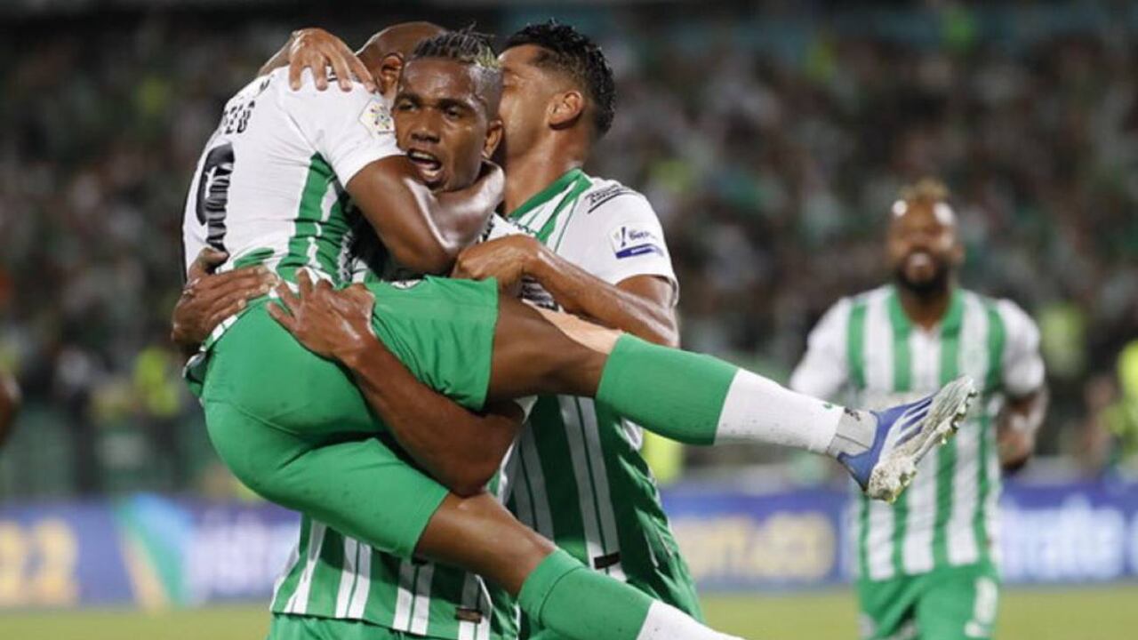 Yerson Candelo marcó un gol inolvidable desde antes de la mitad de la cancha. Foto: Dimayor.