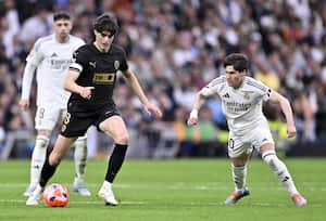 En el descuento, el Valencia se impuso al Real Madrid, resultado que podrían encarrilar LaLiga si el Barcelona gana al Betis.