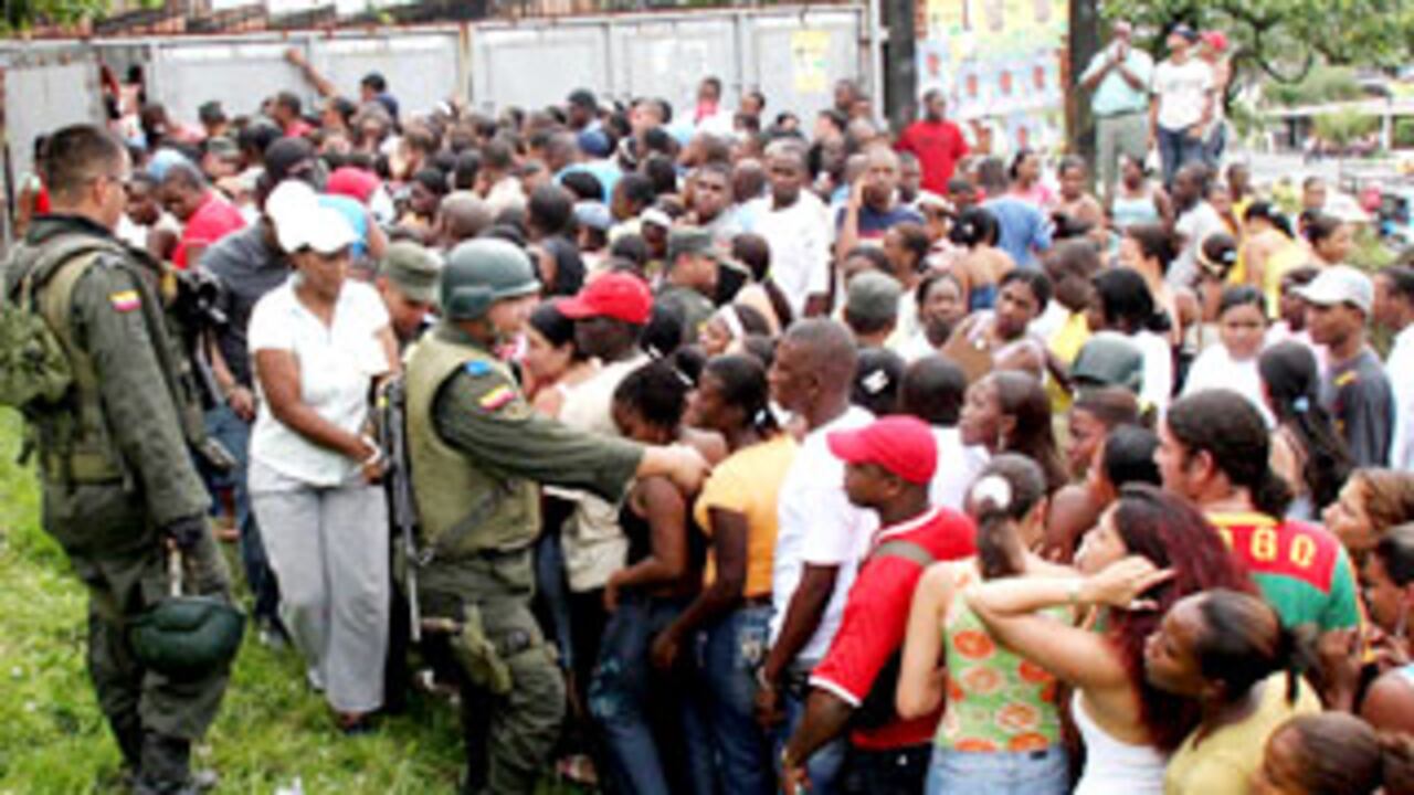 En Buenaventura como en muchas ciudades de la Costa, los paramilitares no tuvieron la presencia de otros años. Pero la sombra de los para-políticos sigue ahí.