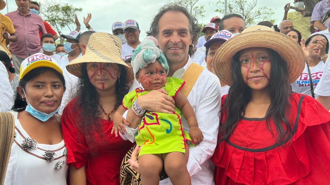 Federico Gutiérrez en su visita a La Guajira.