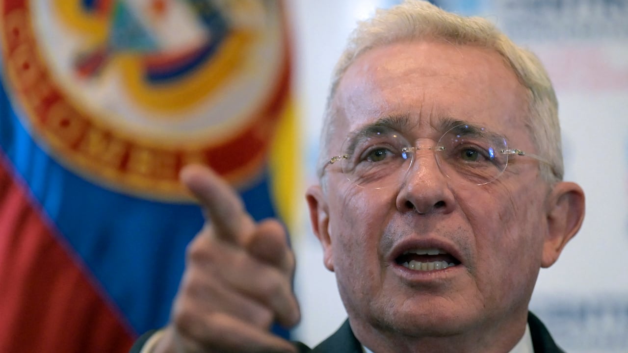 Alvaro Uribe, expresidente de Colombia. (Photo by Juan BARRETO / AFP)