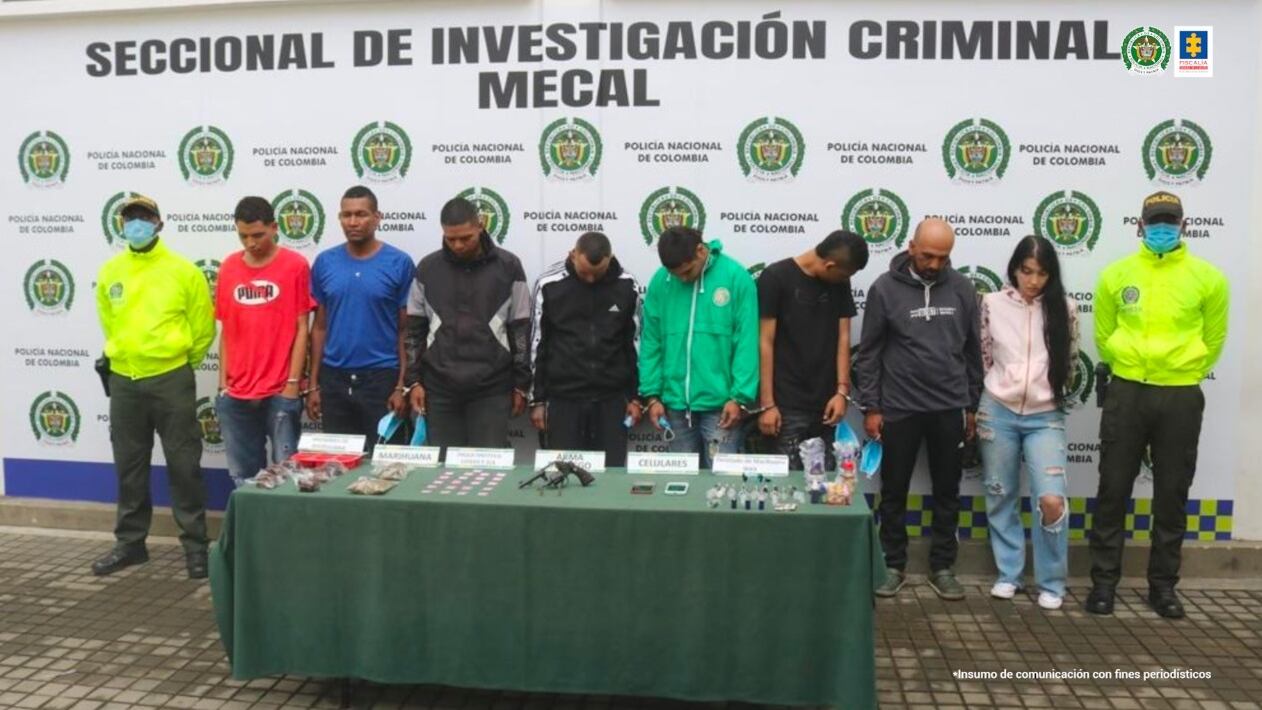 Durante los operativos de captura fueron incautados brownies con marihuana, marihuana empacada, celulares, frascos de tucibi, colorantes, saborizantes, marihuana destilada (Wax) y un arma de fuego.