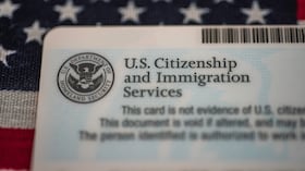 USCIS lleva a juicio a inmigrante latino: su testimonio le costó 200 años de cárcel