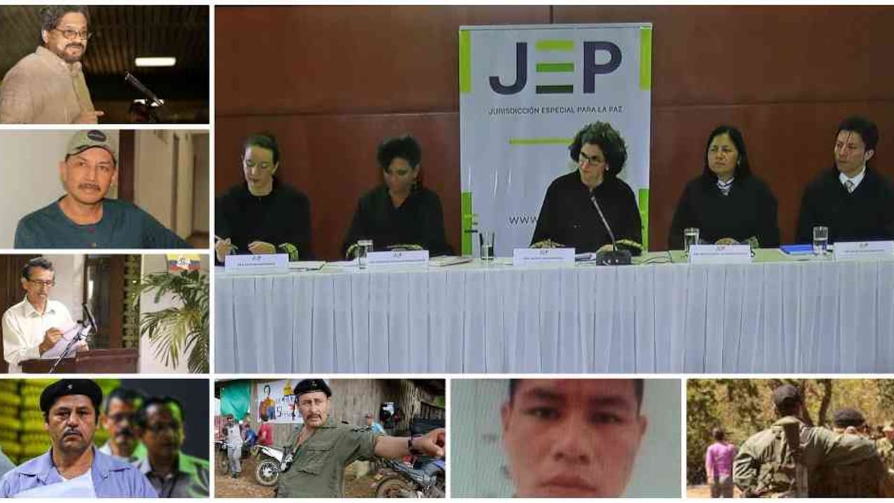 Sala de Reconocimiento de Verdad de la Jurisdicción Especial de Paz. Al costado izquierdo: Iván Márquez, el Zarco Aldinever, Walter Mendoza, Romaña, Iván el Loco, Mayimbú y Leonardo Cabezas.