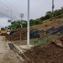 Maquinaria trabaja en la zona de Miramar para recoger tierra del deslizamiento