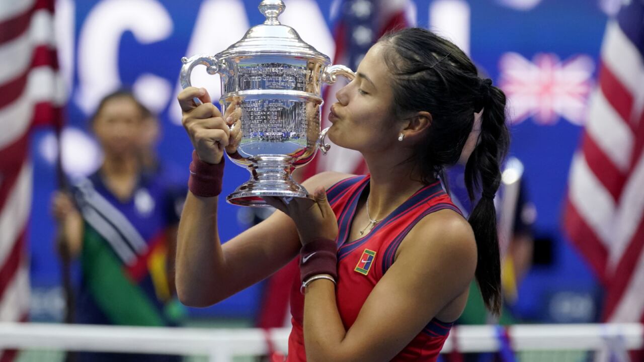 Emma Raducanu es también la ganadora de un Grand Slam más joven desde Maria Sharapova en 2004.