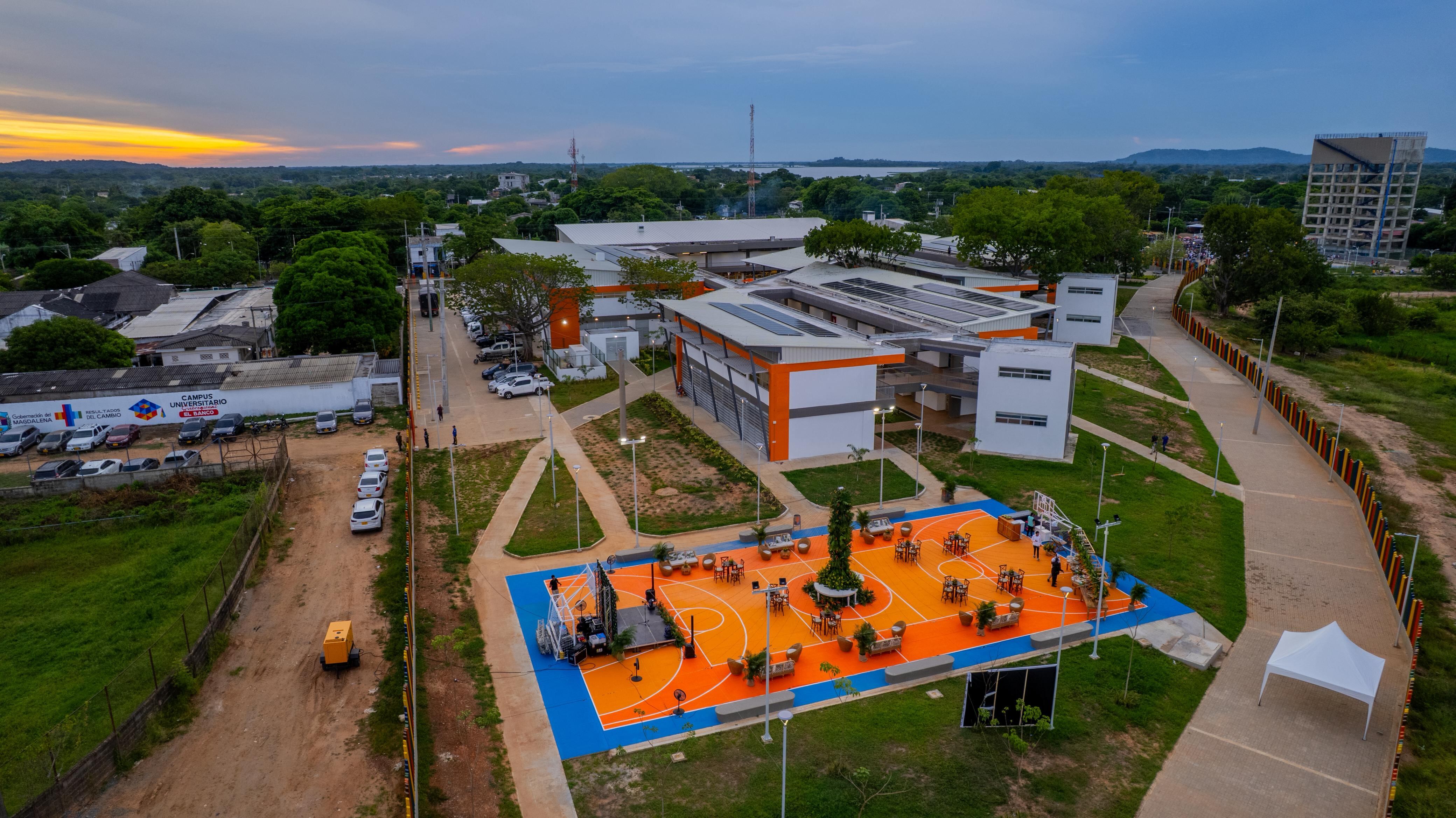 La infraestructura que se inauguró en El Banco tiene 8.000 metros cuadrados.