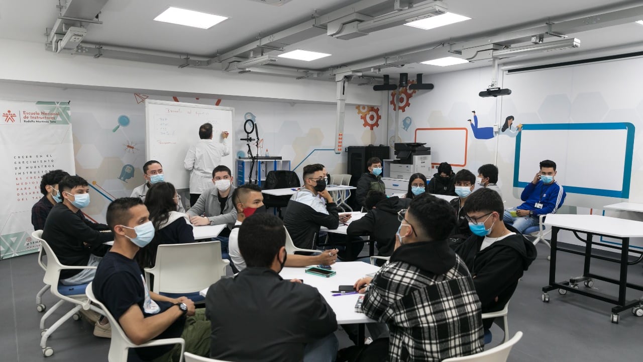 La entidad ofrece cursos complementarios de máximo 48 horas que pueden ser a distancia, además de la formación laboral y tecnológica tradicional.