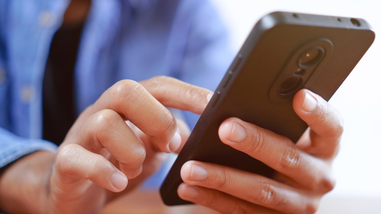 Un chat con historial y archivos antiguos en WhatsApp puede dejar sin espacio al teléfono.