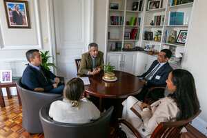 Consejero Presidencial de Regiones Luis Fernando Velasco y el gerente de la Guajira Luis Eduardo Gómez.