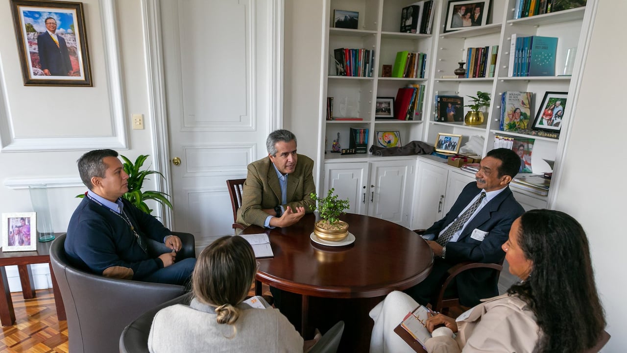 Consejero Presidencial de Regiones Luis Fernando Velasco y el gerente de la Guajira Luis Eduardo Gómez.