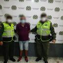 Hombre fue sorprendido por la policía tocando las partes íntimas de un dolescente.