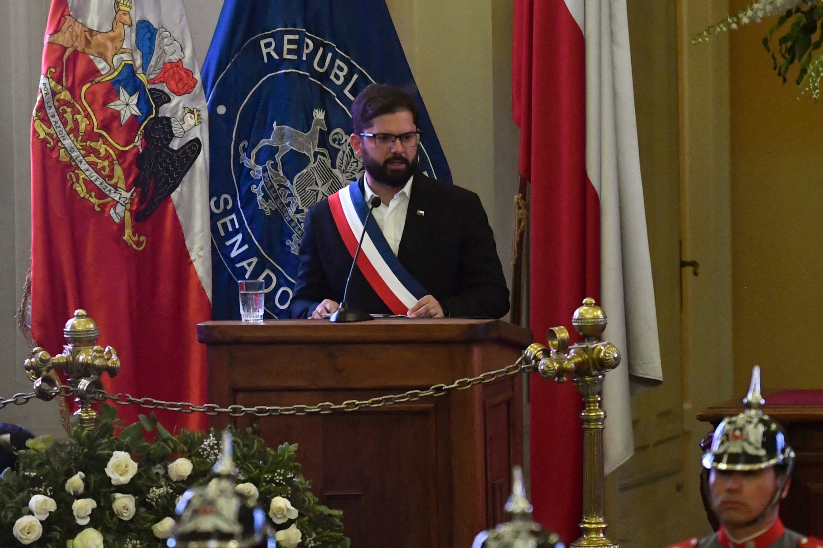 Gabriel Boric en el funeral de Sebastián Piñera.