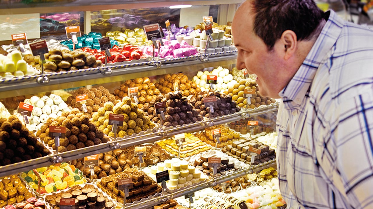 la alimentación saludable es clave para minimizar las posibilidades de que aparezca el colesterol.