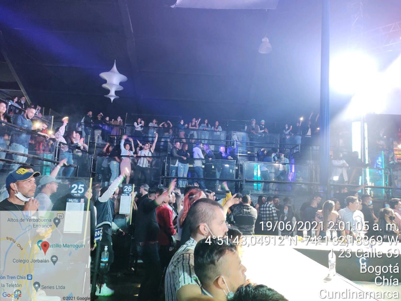 Rumba Covid en la autopista norte, en el municipio de Chía.