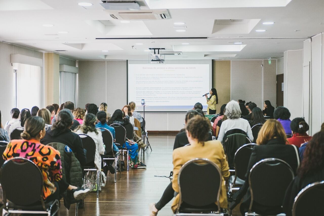 Socialización del informe "Uno pasa por muchas cosas"