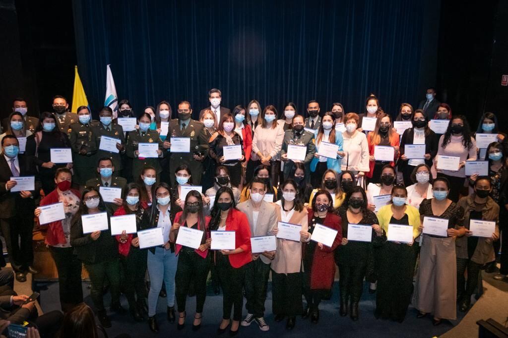 Certificadas en Colombia 1.216 personas para prevenir formas de violencia contra los niños