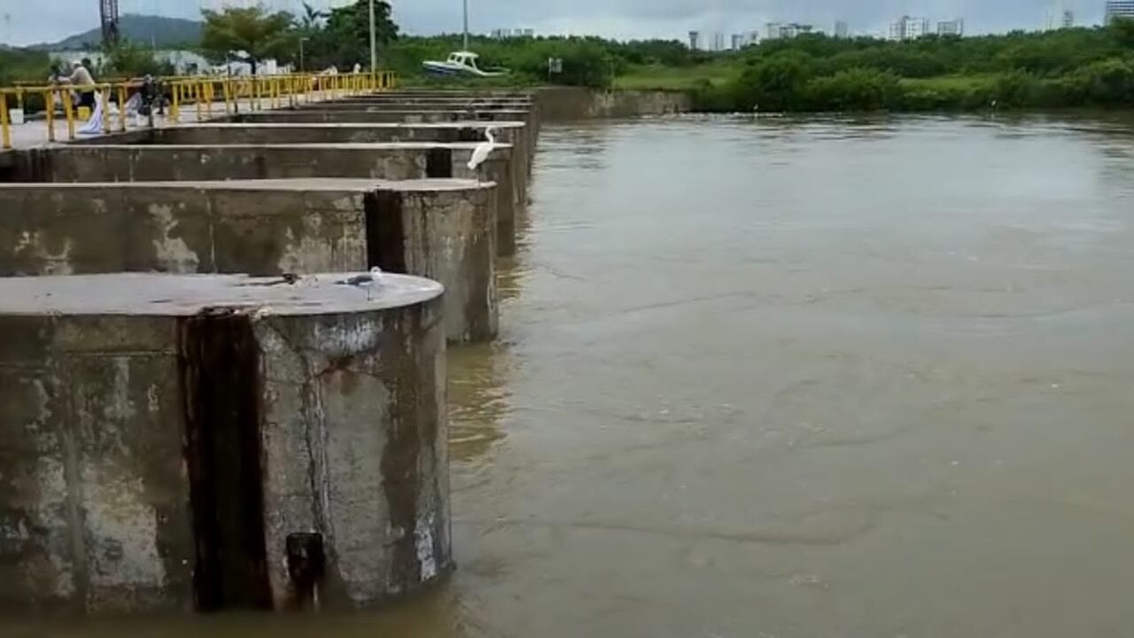 La apertura de las compuertas de La Bocana en Cartagena, ayudará a disminuir las inundaciones.