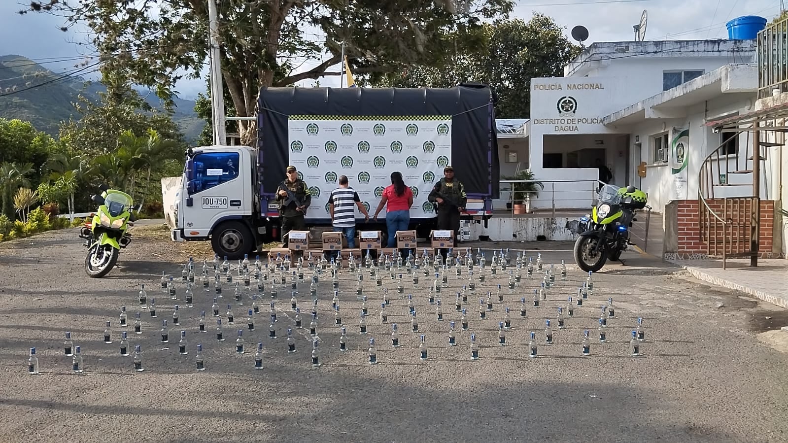 Se logró la captura en flagrancia de  dos personas, un hombre y una mujer de 42 y 36 años de edad.