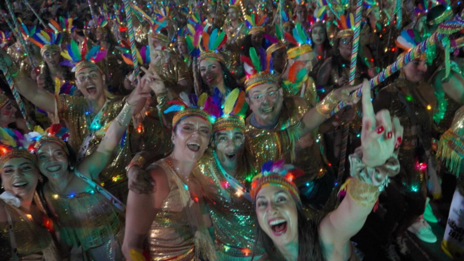 Música, desfile y comparsas en el desfile de la Guacherna