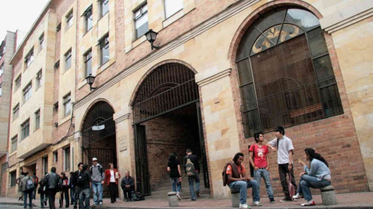 La Universidad se fundó en septiembre de 1971.