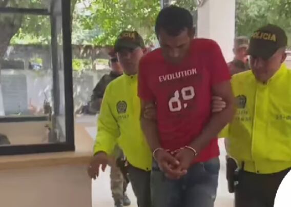 El capturado golpeó a su pareja con un garrote en repetidas oportunidades.