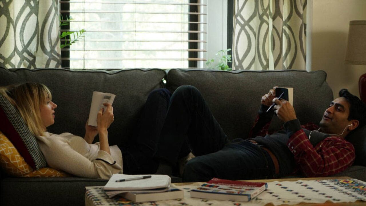 Comedia sobre relación entre personas de razas y culturas diferentes.