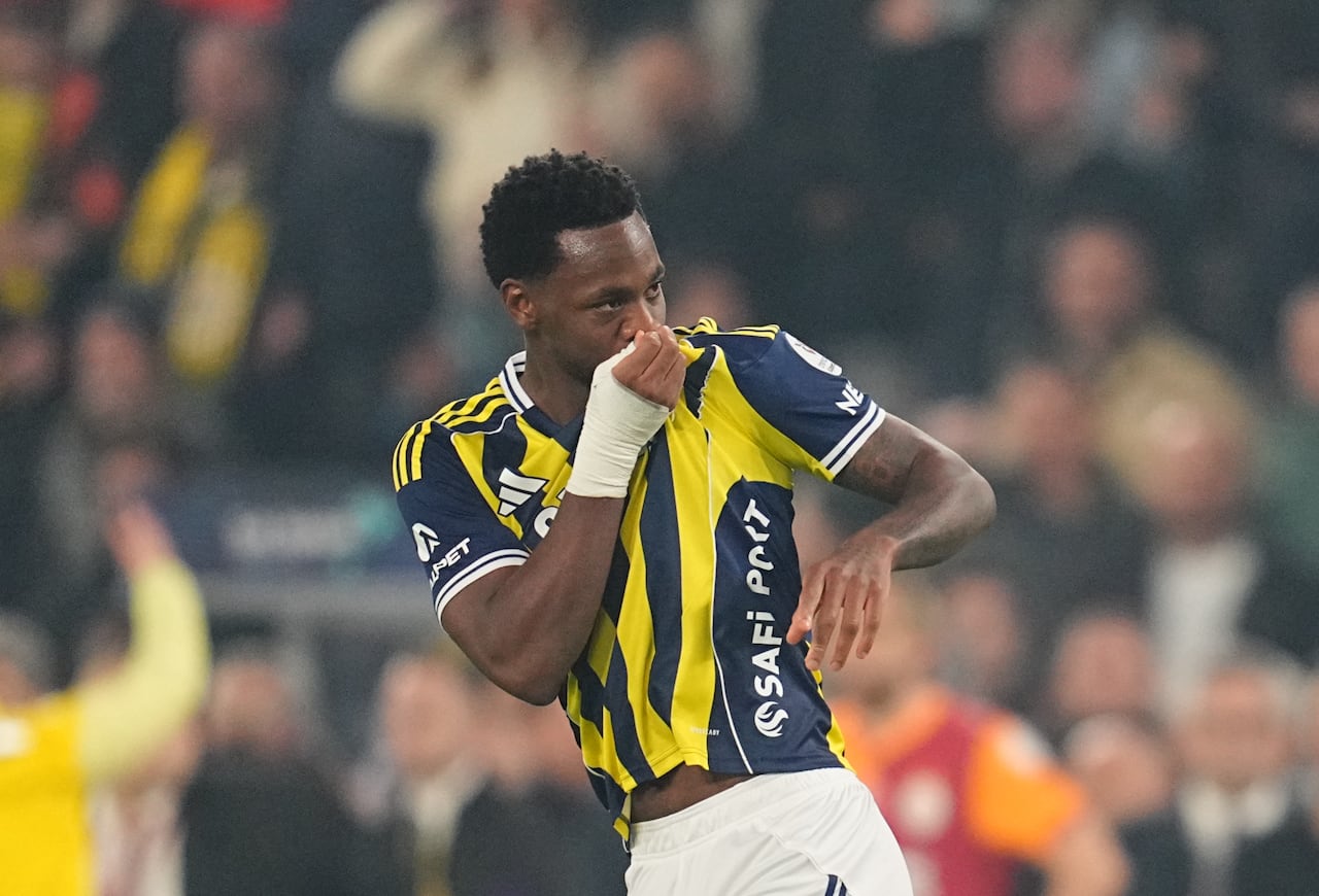 Jhon Durán celebra el gol ante el Galatasaray.