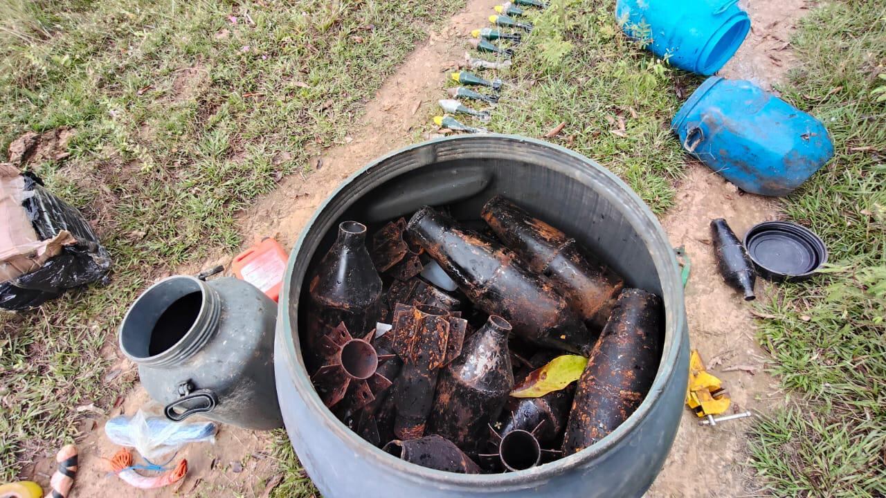 Artefactos explosivos decomisados.