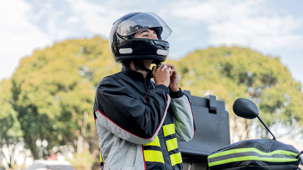 Esto dice la norma para los motociclistas en Colombia.