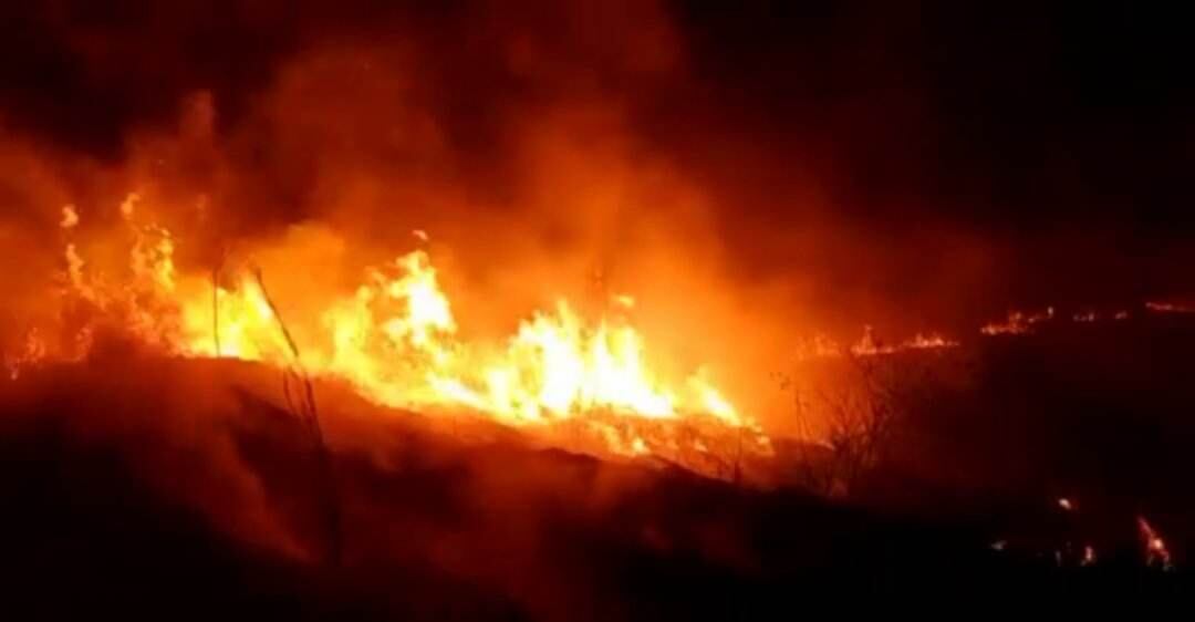 Los organismos de socorro no han podido controlar el fuego.