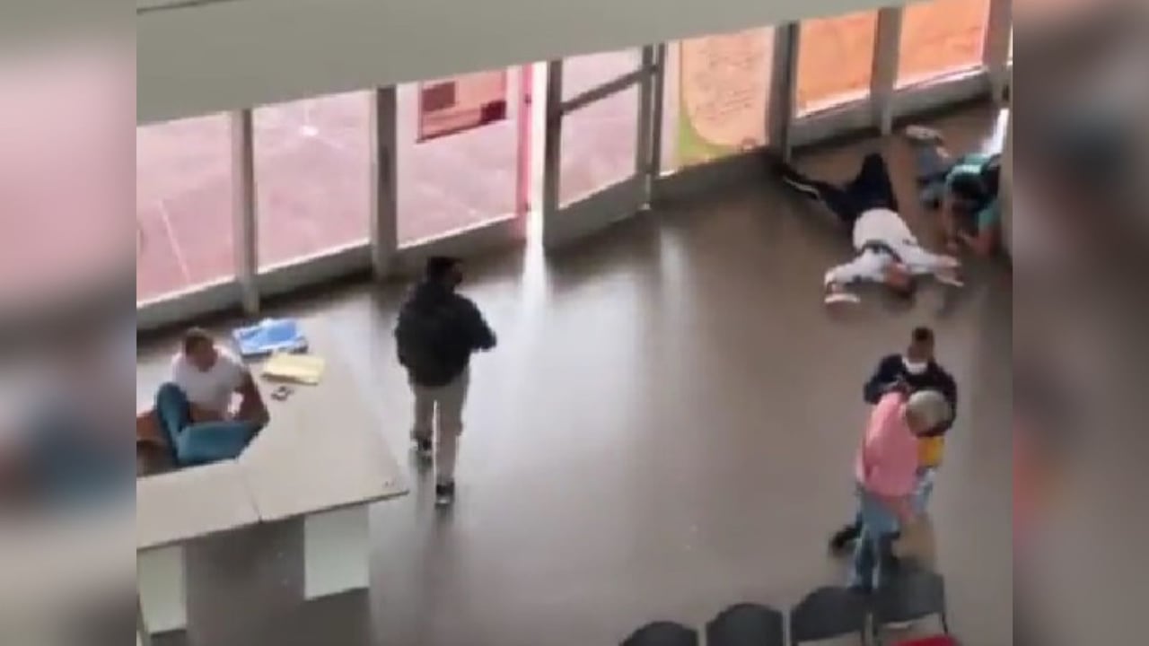 Los ladrones amenazaron con armas de fuego a quienes estaban en el recinto.