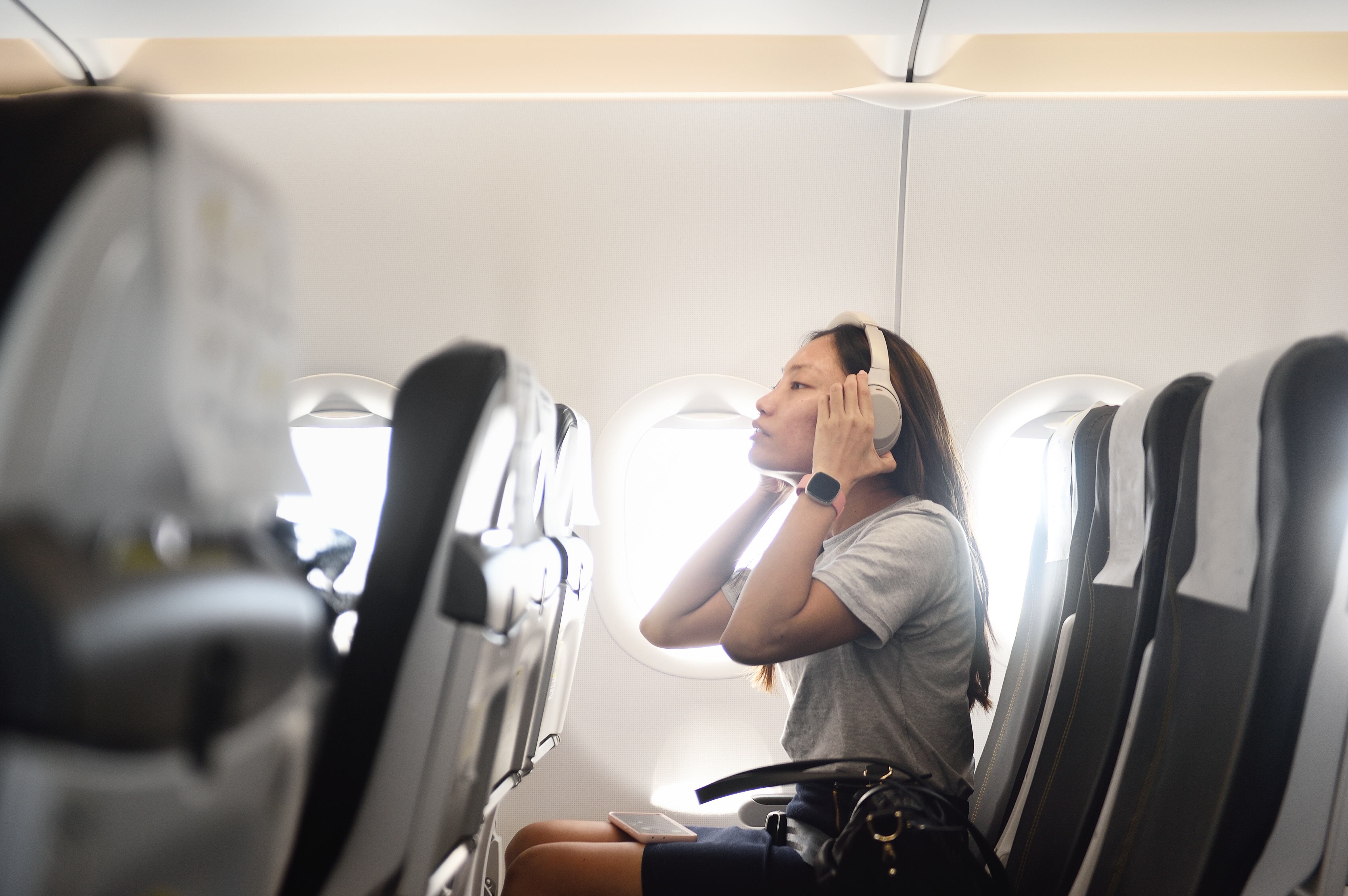 Escuchar música al volar es una buena opción para relajarse