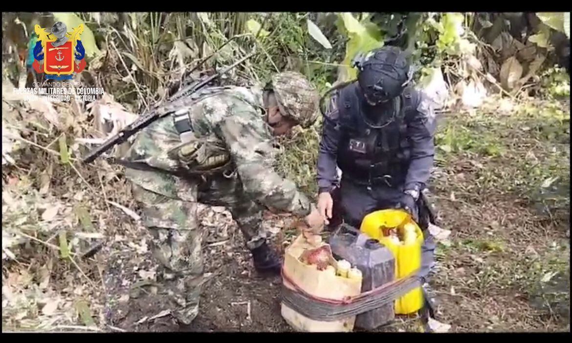 Soldados ubican depósito con explosivos de las disidencias de las Farc en Putumayo.