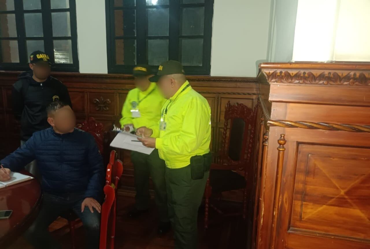 Capturan a coronel del Ejército por presuntos actos de corrupción en Nariño; al parecer, alquilaba maquinara de la institución a particulares.