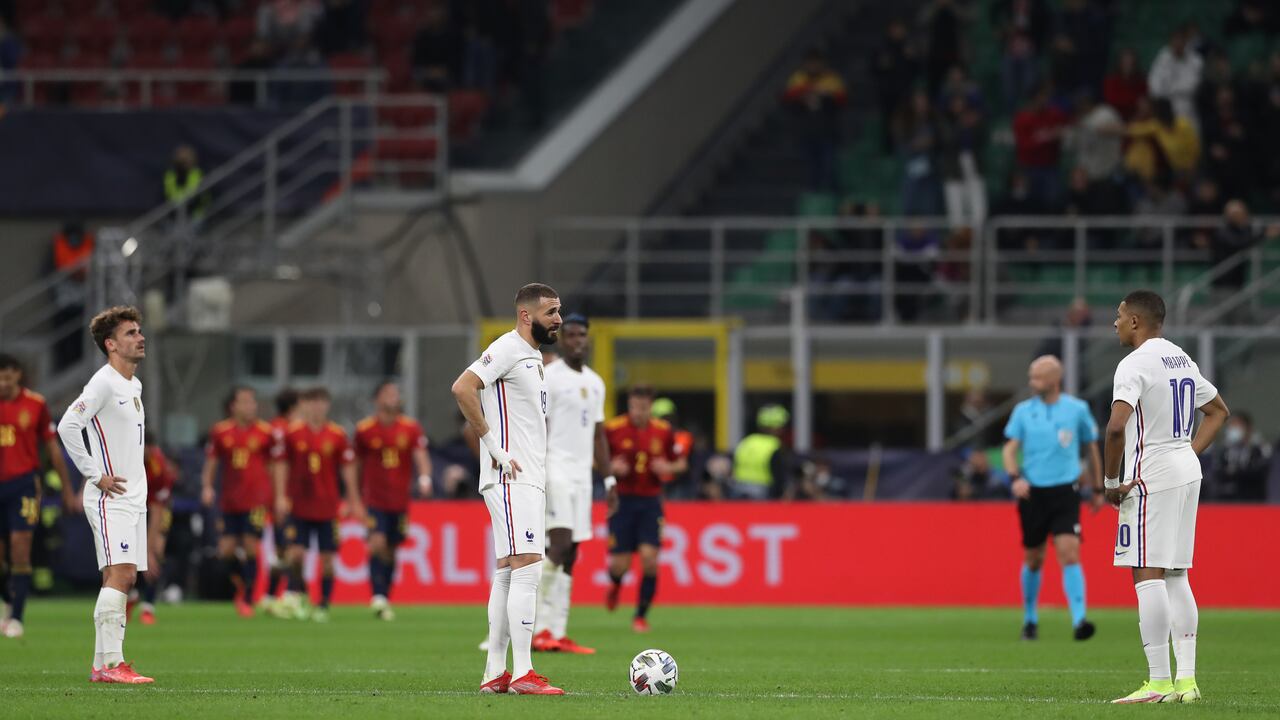 MILAN, ITALY - OCTOBER 10: France players react after Mikel Oyarzabal of Spain scored to give his side a 1-0 lead during the UEFA Nations League 2021 Final match between Spain and France at San Siro Stadium on October 10, 2021 in Milan, Italy. (Photo by Jonathan Moscrop/Getty Images)