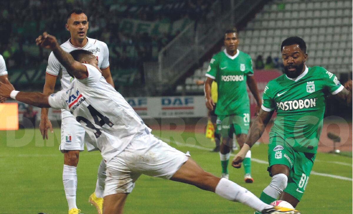 Dorlan Pabón en la disputa de un balón.