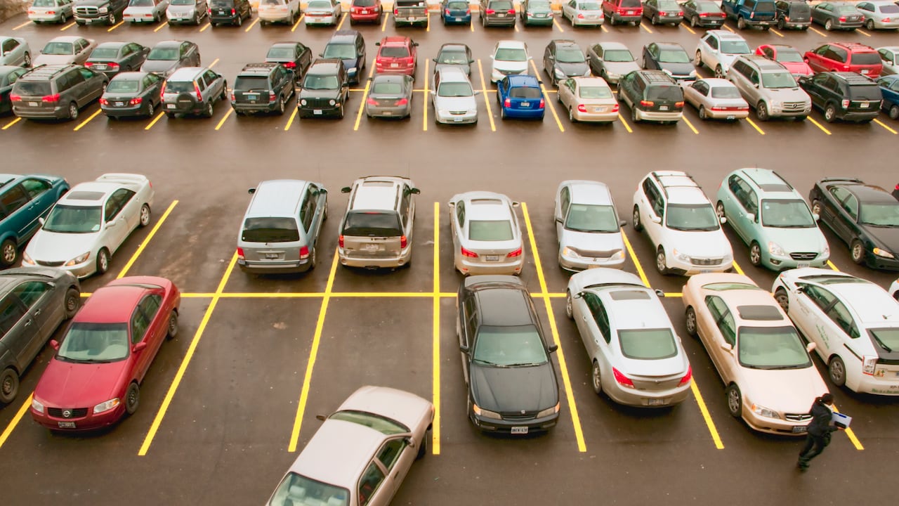 Los parqueaderos no pueden retener el vehículo si se le pierde el recibo de pago.
