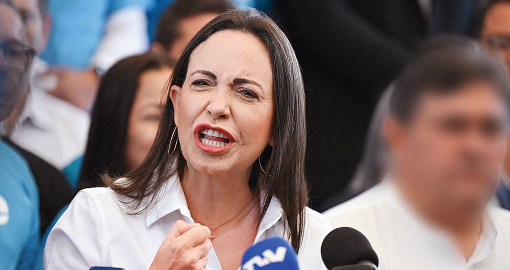 María Corina Machado manifiesta que sin ella no puede haber elecciones. El régimen de Maduro asegura que la inhabilitación es legal.