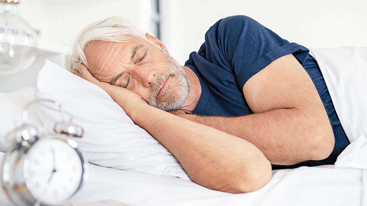 Según un estudio de la Universidad de Exeter, irse a dormir entre las 10 y 11 de la noche reduce el riesgo de padecer una enfermedad coronaria.