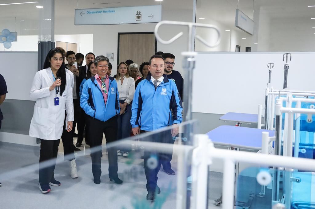 La alcaldesa Claudia López hizo un recorrido por la nueva torre de urgencias del Hospital de Kennedy.