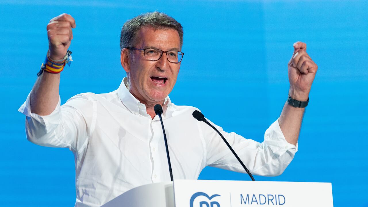 El líder del Partido Popular, Alberto Nuñez Feijoo, hablando durante el mitin de clausura de la campaña electoral del Partido Popular (PP), antes de las elecciones regionales