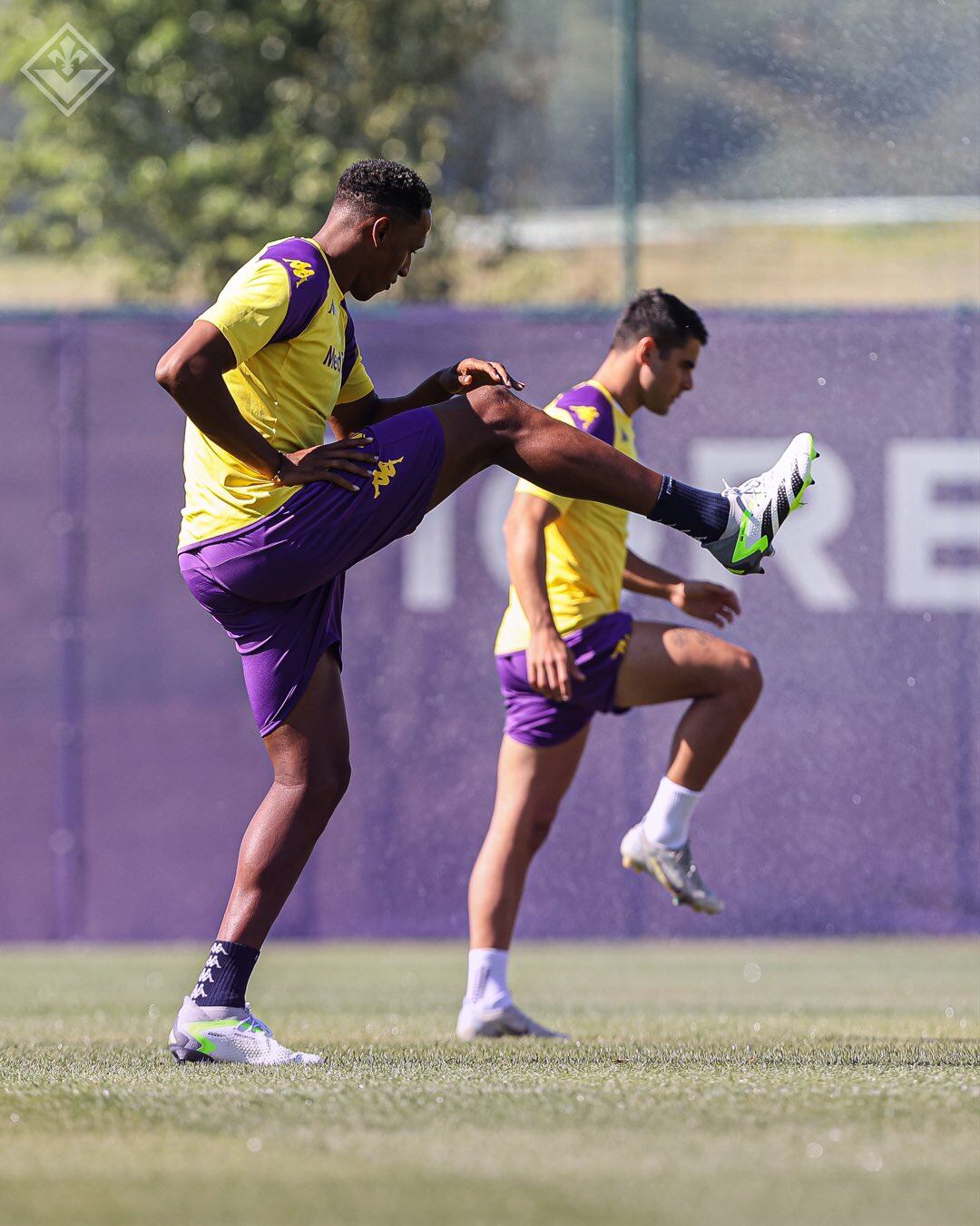 Yerry Mina entrenando con la Fiorentina.