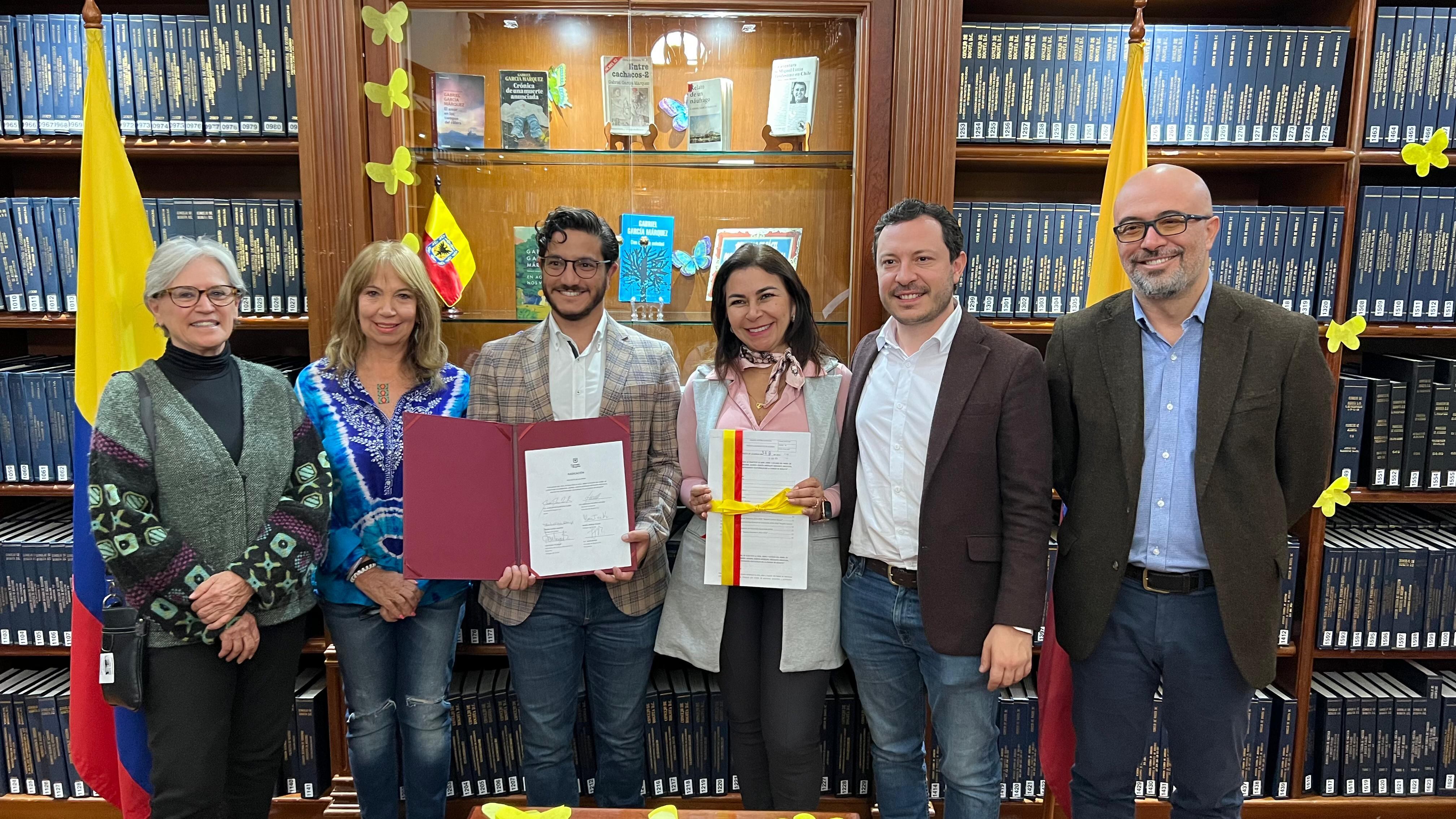 Radicaron un proyecto de acuerdo para exaltar la vida, obra y legado de Gabo en Bogotá.