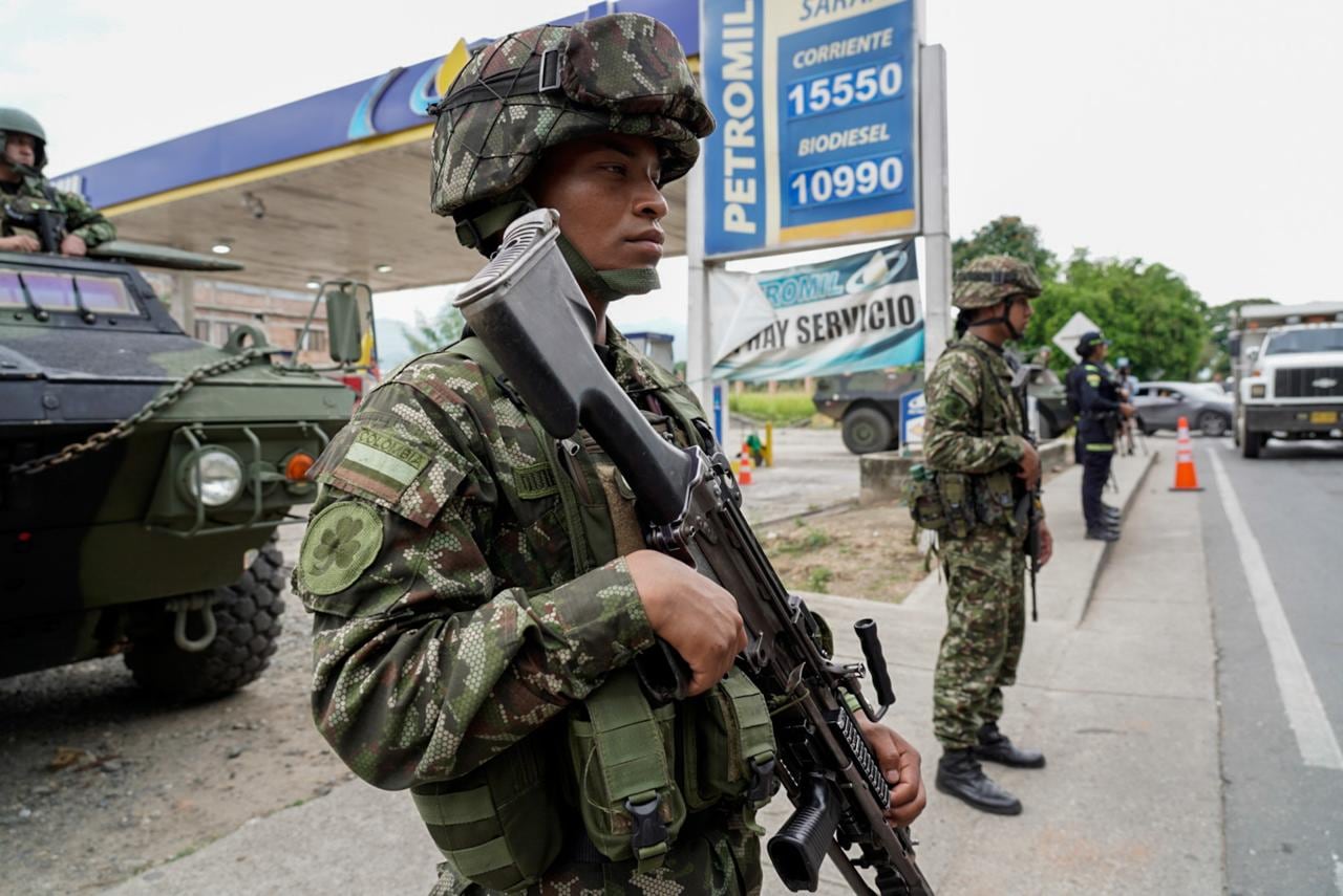 Con un pelotón blindado del Ejército Nacional, se realizan patrullas permanentes en esta región del suroccidente del país. Además, aeronaves no tripuladas de la Fuerza Aeroespacial Colombiana realizan sobrevuelos en principales ejes viales.