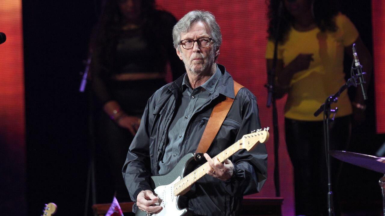 Eric Clapton afirma que las personas vacunadas contra la covid-19 están hipnotizadas.
(Foto de ARCHIVO)
13/9/2017