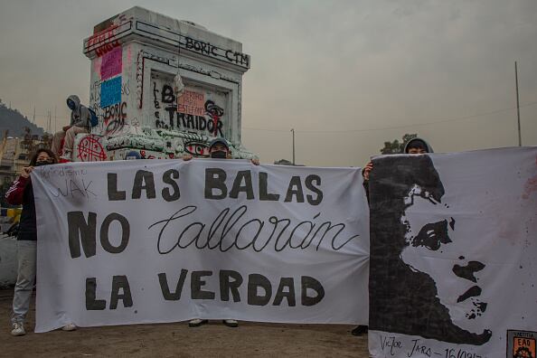 Su asesinato fue uno de los más alevosos cometidos por la dictadura (1973-1990), que dejó como saldo 3.200 víctimas, entre muertos y desaparecidos.